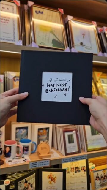 📖✨ Turn your memories into a premium 8×8" Flush Mount Photobook!

✔️ Thick lay-flat pages 
✔️ Premium flush mount finish 
✔️ FREE design service 
✔️ FREE preview before printing 
✔️ Just send us your photos – we'll do the rest!

Perfect for weddings, birthdays, travel memories, anniversaries, graduation, and special moments worth keeping forever. ❤️

📩 Send your photos to get your free design & preview today!

#Photobook #FlushMountPhotobook #CustomPhotobook #PhotoAlbum #MemoryBook PhotoPrinting PersonalisedGift WeddingAlbum TravelMemories MachPhoto Singapore